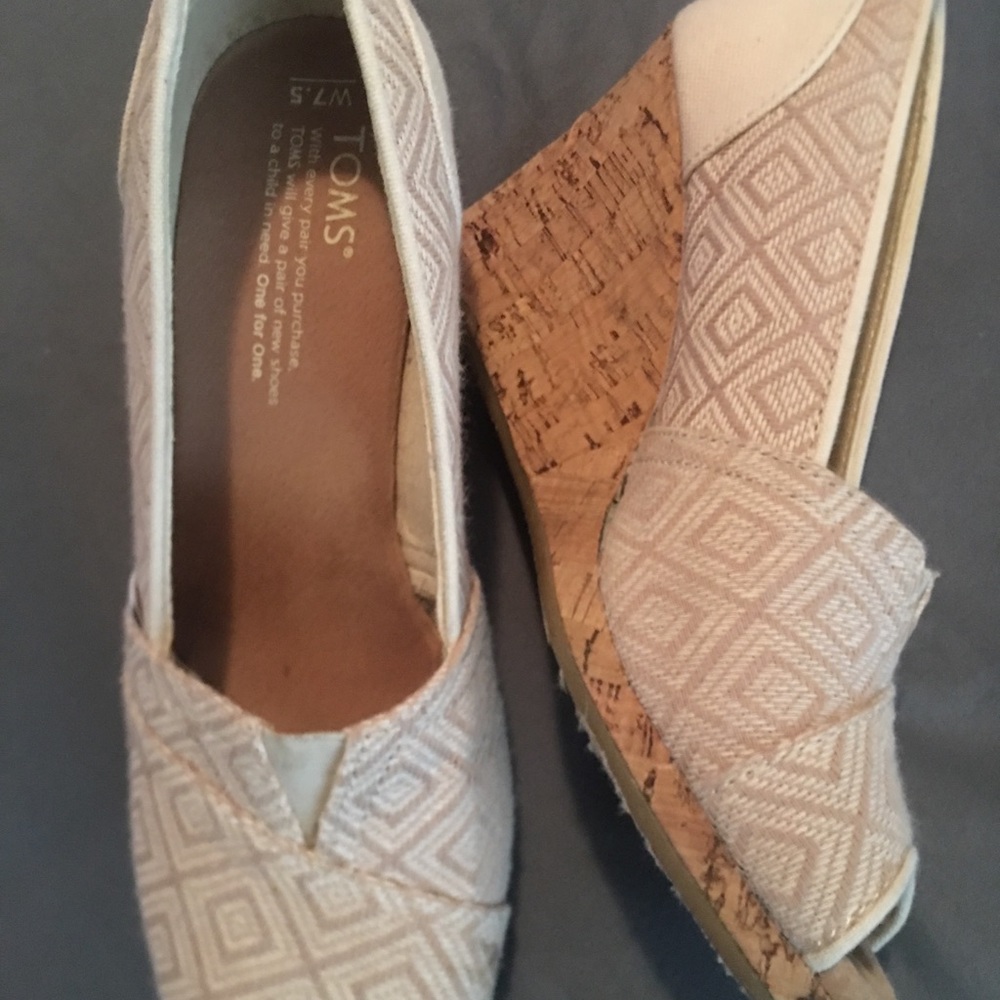 Toma Wedges